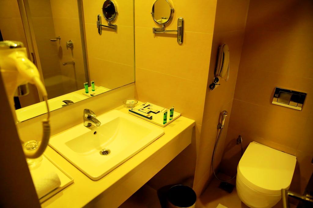 Best Western Jubilee Ridge Hyderabad Exterior foto