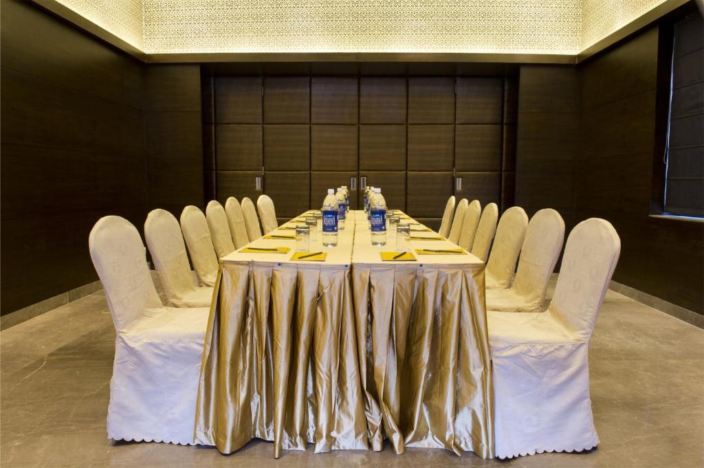 Best Western Jubilee Ridge Hyderabad Exterior foto