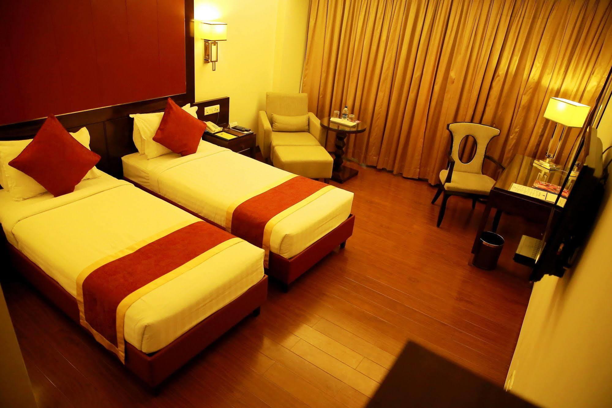 Best Western Jubilee Ridge Hyderabad Exterior foto