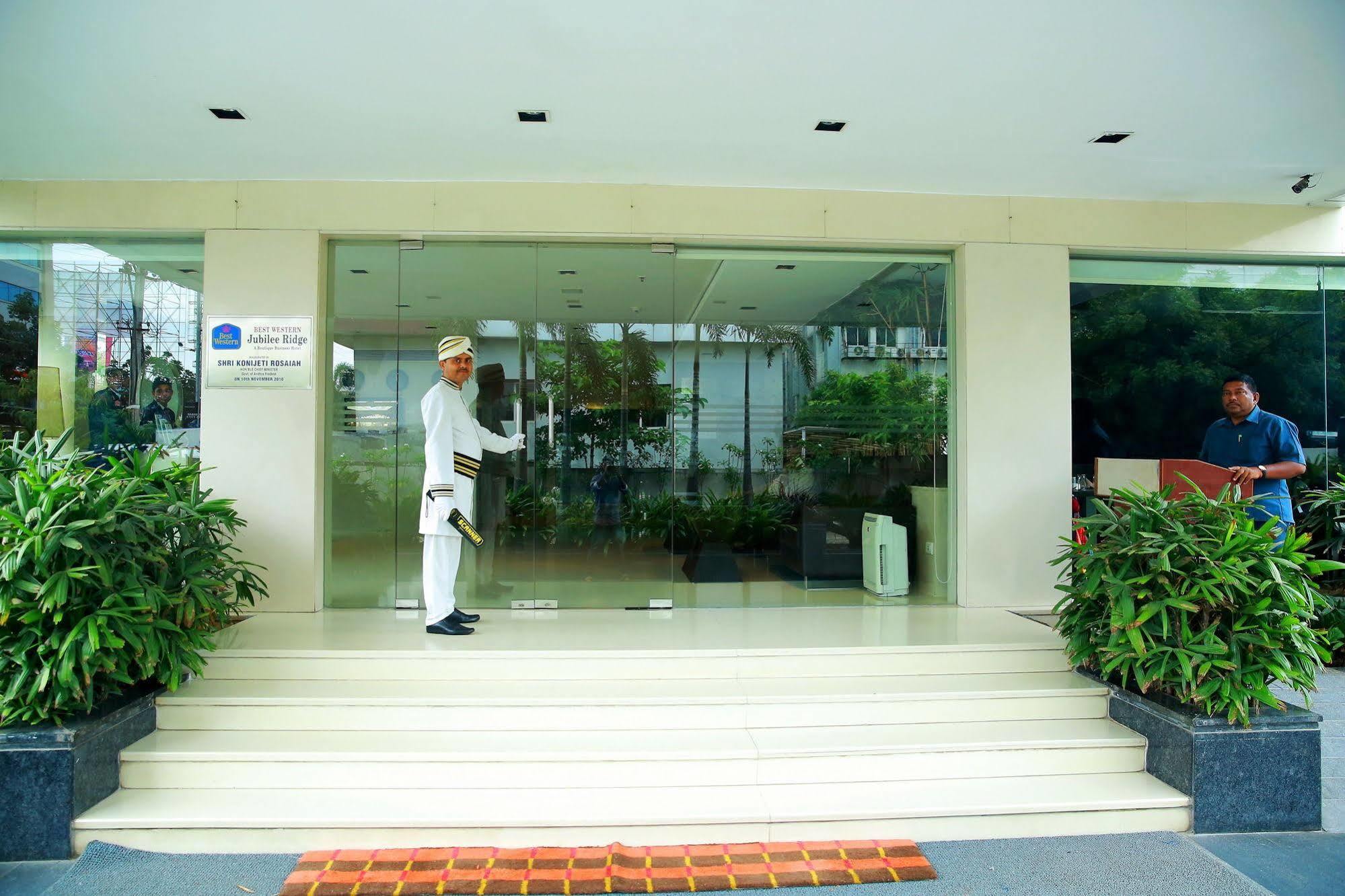 Best Western Jubilee Ridge Hyderabad Exterior foto